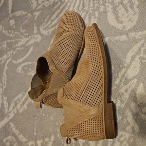 Bearpaw booties sz 9